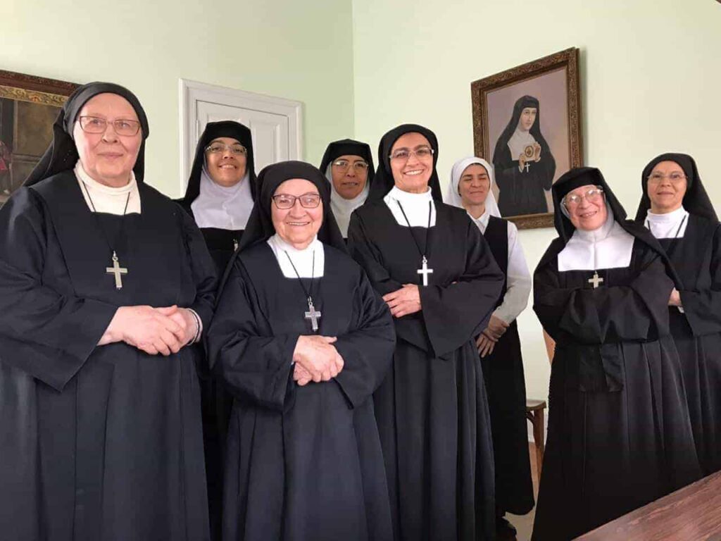 Na clausura, Irmãs Visitandinas rezam pelo fim da pandemia - Jornal O São Paulo