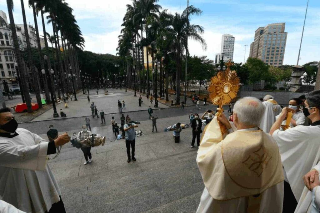‘A Eucaristia é o sacramento de Jesus Cristo entre nós e sinal permanente da sua atuação na Igreja’ - Jornal O São Paulo