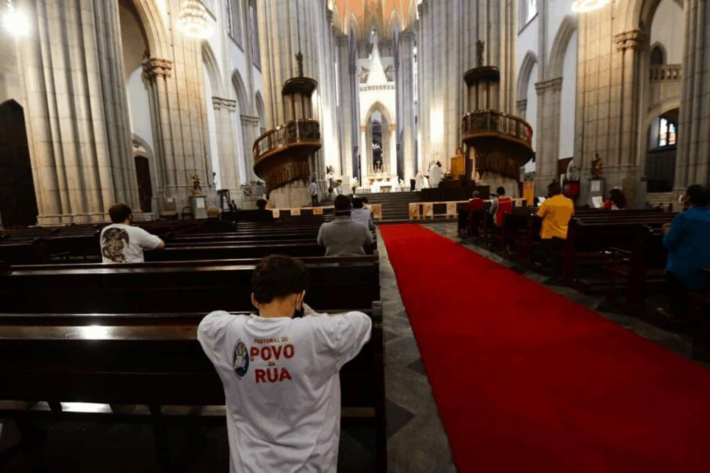 ‘A Eucaristia é o sacramento de Jesus Cristo entre nós e sinal permanente da sua atuação na Igreja’ - Jornal O São Paulo