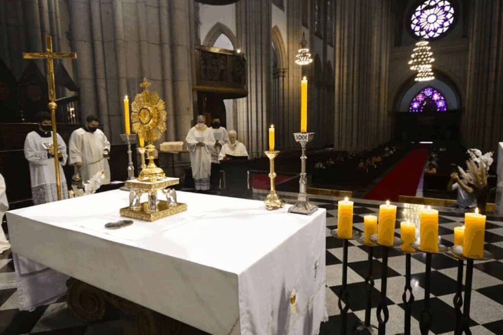 ‘A Eucaristia é o sacramento de Jesus Cristo entre nós e sinal permanente da sua atuação na Igreja’ - Jornal O São Paulo