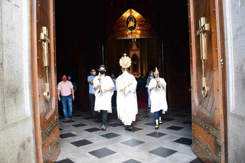 ‘A Eucaristia é o sacramento de Jesus Cristo entre nós e sinal permanente da sua atuação na Igreja’ - Jornal O São Paulo