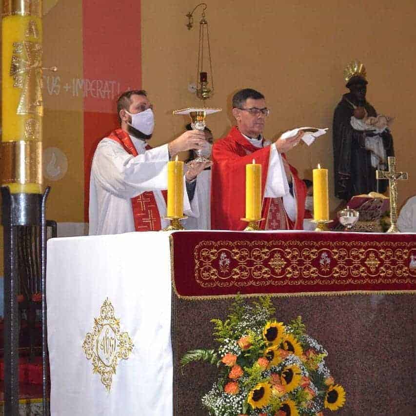 Jovens são crismados na Paróquia São Benedito das Vitórias - Jornal O São Paulo