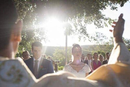 Um padre pode celebrar um casamento fora da Igreja