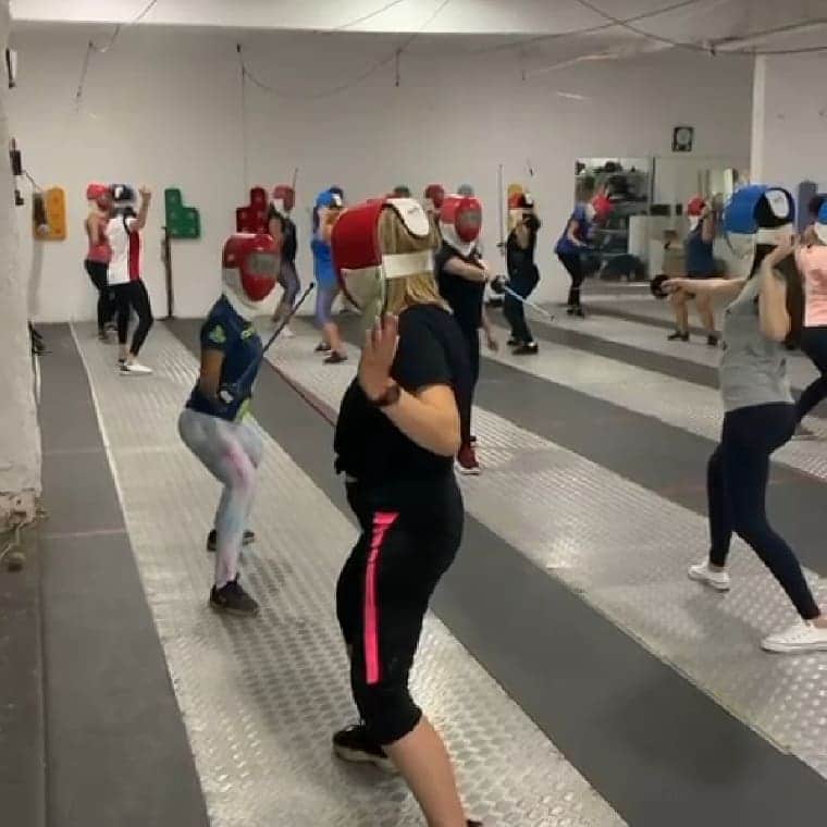 Em meio à pandemia, esportistas oferecem aulas on-line gratuitas de esgrima - Jornal O São Paulo