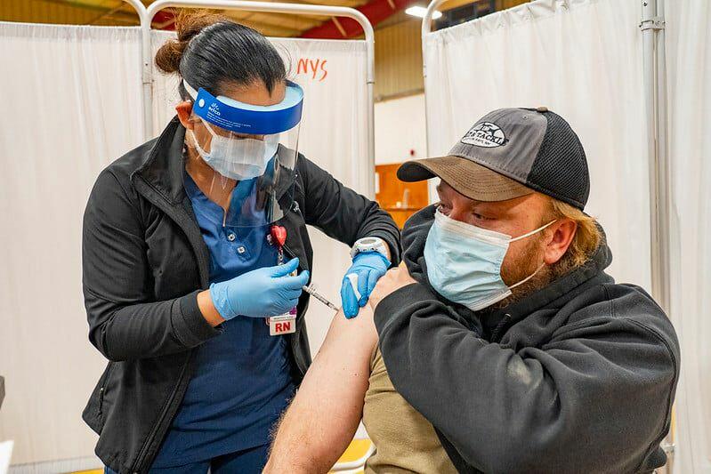 Com 1 em cada 3 cidadãos já vacinados, Nova York inclui jovens na imunização contra a COVID-19 - Jornal O São Paulo