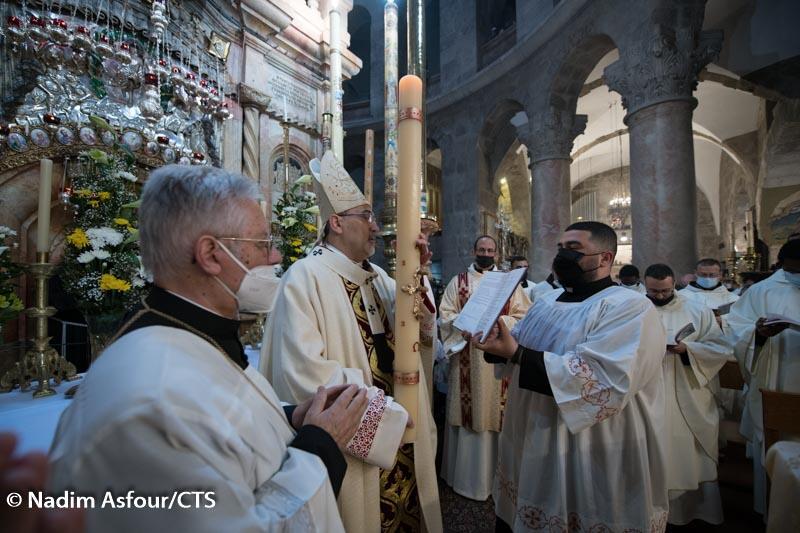 No Santo Sepulcro, cristãos de Jerusalém anunciam ao mundo que Cristo ressuscitou - Jornal O São Paulo