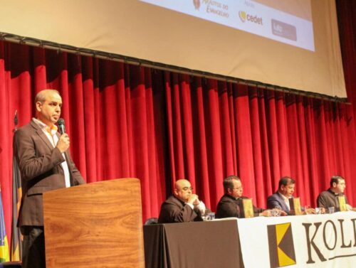 Obras Kolping Autores ao lado do presidente da Kolping na mesa dos conferencistas