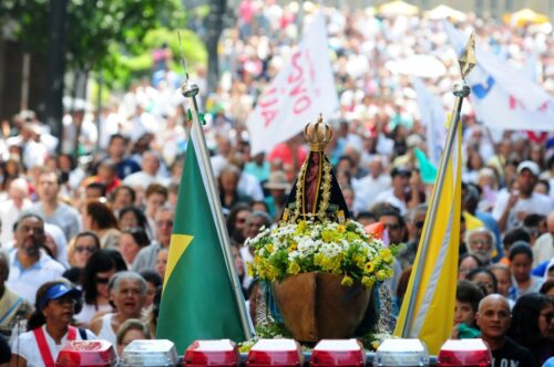 ‘Senhora Aparecida, o Brasil é vosso! Abençoai a nossa gente!’