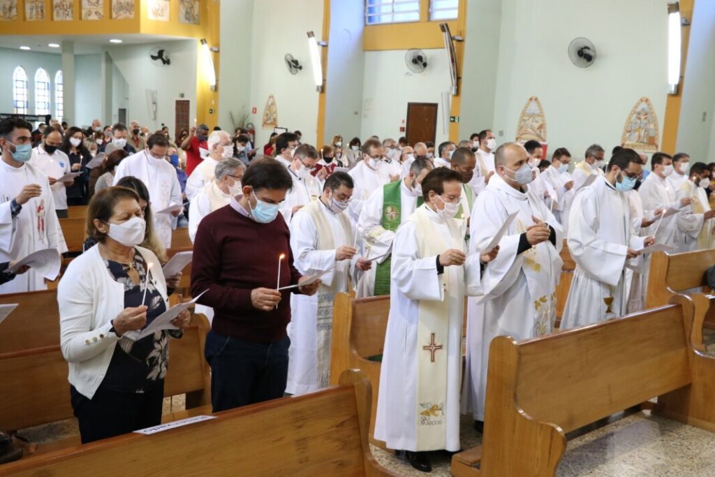 Fase arquidiocesana do Sínodo dos Bispos é aberta nas regiões episcopais - Jornal O São Paulo