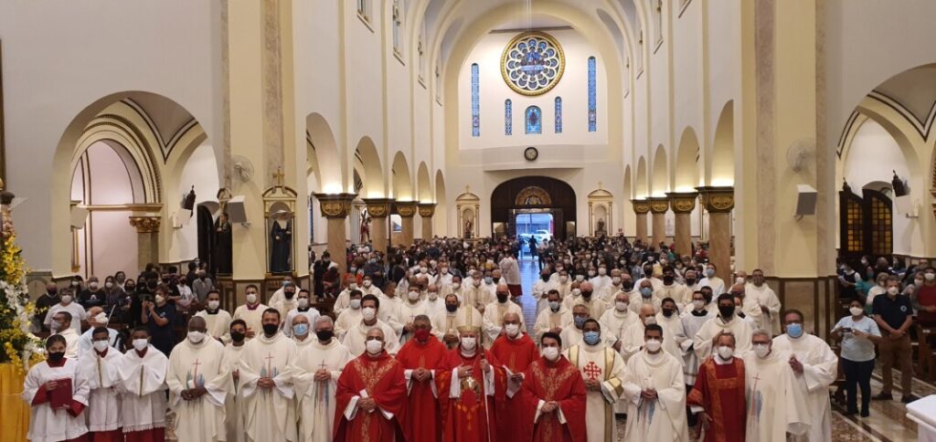 Fase arquidiocesana do Sínodo dos Bispos é aberta nas regiões episcopais - Jornal O São Paulo