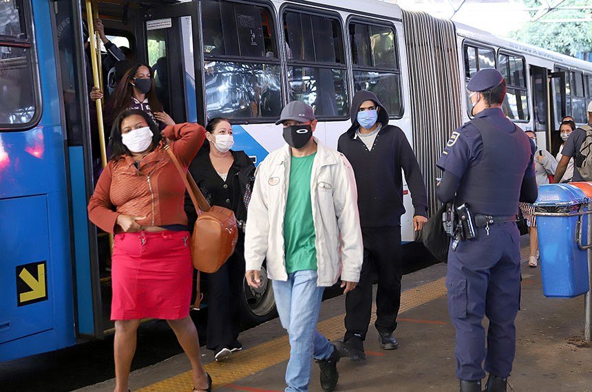 Usar máscaras ainda é indispensável - Jornal O São Paulo