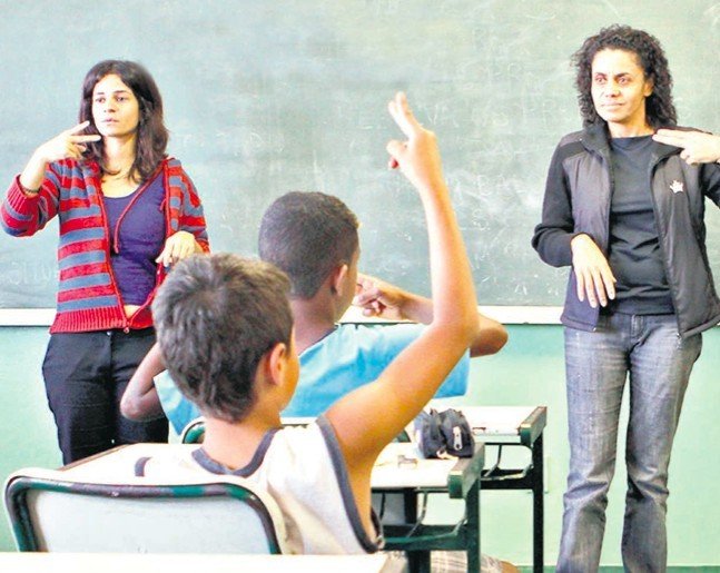 Com 10 milhões de pessoas surdas ou com deficiência auditiva no Brasil, a Libras é cada vez mais valorizada - Jornal O São Paulo