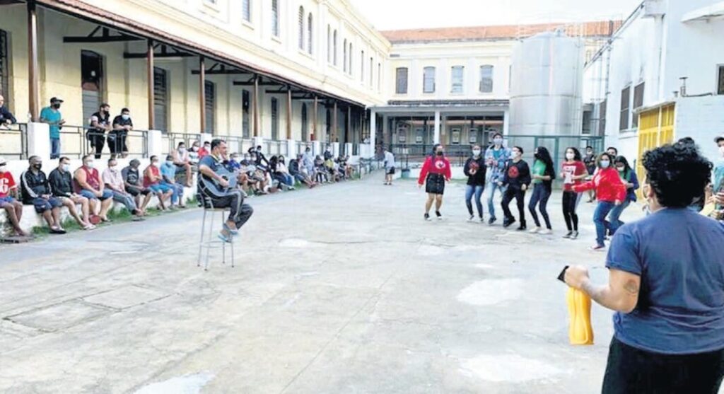 Pastoral da Juventude participa de vivência missionária no Arsenal da Esperança - Jornal O São Paulo