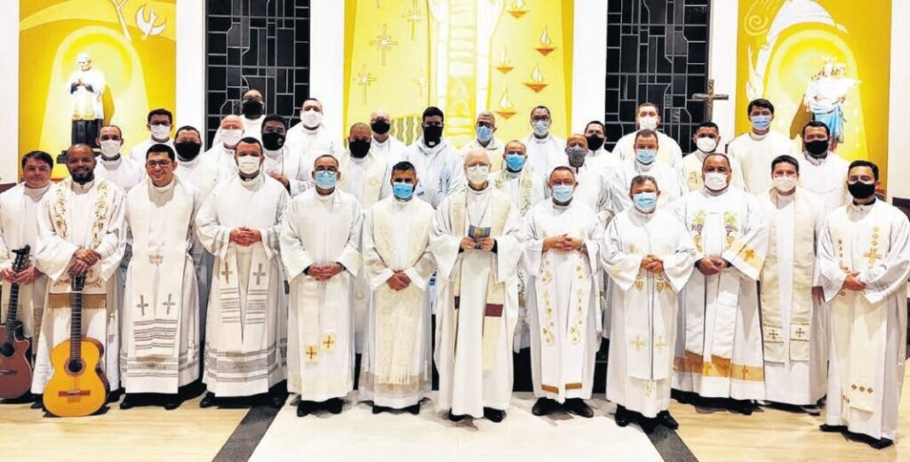 Padres novos atuantes na Arquidiocese têm encontro com o Arcebispo - Jornal O São Paulo