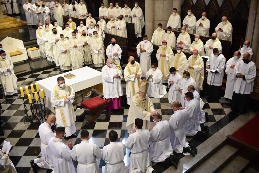 Dom Odilo ordena diáconos para a Arquidiocese e para congregações religiosas em missa na Sé - Jornal O São Paulo