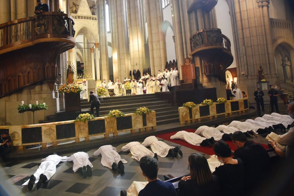 Dom Odilo ordena diáconos para a Arquidiocese e para congregações religiosas em missa na Sé - Jornal O São Paulo