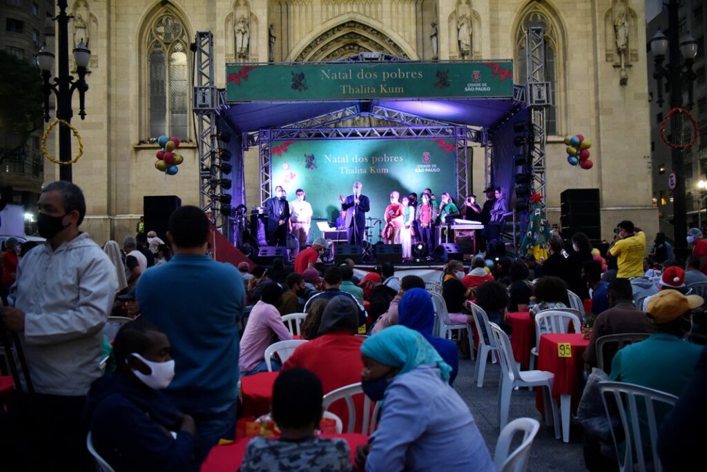 Pastorais e movimentos da Arquidiocese oferecem ceia natalina aos pobres - Jornal O São Paulo
