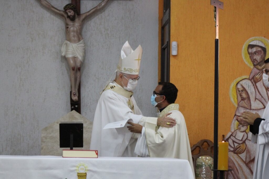 Cardeal Scherer apresenta novo vigário na Paróquia Natividade do Senhor - Jornal O São Paulo