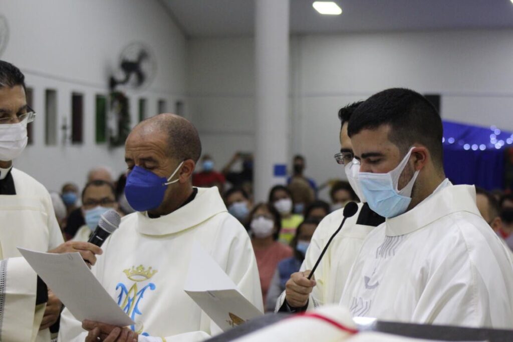 Cardeal Scherer dá posse a administrador e vigário paroquiais da Paróquia São Pedro - Jornal O São Paulo