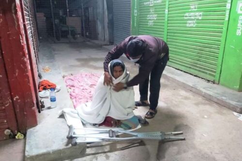 Igreja em Bangladesh e jovens ajudam sem-teto a sobreviver no inverno - Jornal O São Paulo