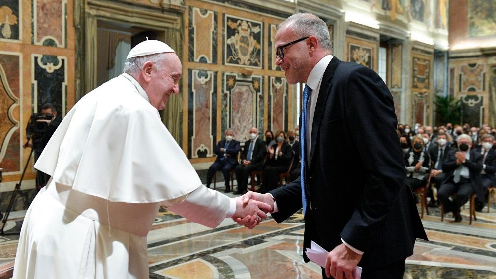 Papa Francisco: a legalidade é uma garantia de igualdade - Jornal O São Paulo