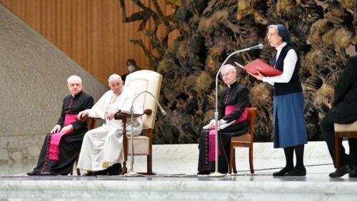 O Papa: a comunhão dos santos mantém unida a comunidade de fiéis na terra e no Céu - Jornal O São Paulo