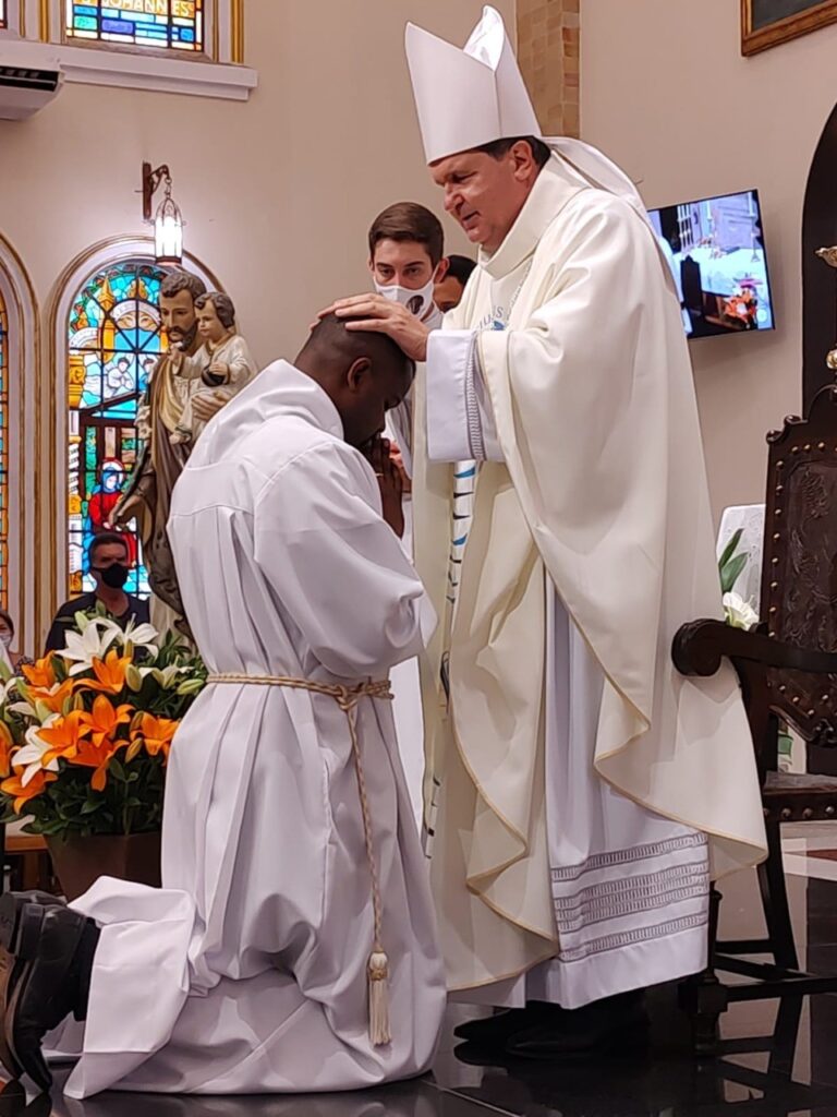 Dom Ângelo Mezzari ordena diácono na Paróquia Nossa Senhora Aparecida de Moema - Jornal O São Paulo