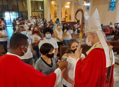 Dom Odilo confere o sacramento da Crisma na Paróquia São José do Maranhão - Jornal O São Paulo