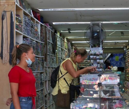 Uso de máscaras em SP deixa de ser obrigatório também em ambientes fechados - Jornal O São Paulo