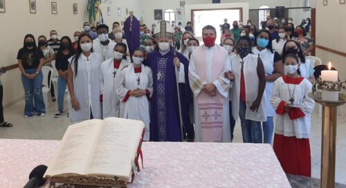 Dom Jorge Pierozan preside missa em comunidade na Vila Rosa - Jornal O São Paulo