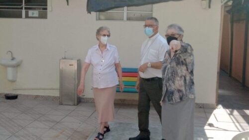 Dom Carlos Silva visita instituição no Centro para o atendimento à população em situação de rua - Jornal O São Paulo