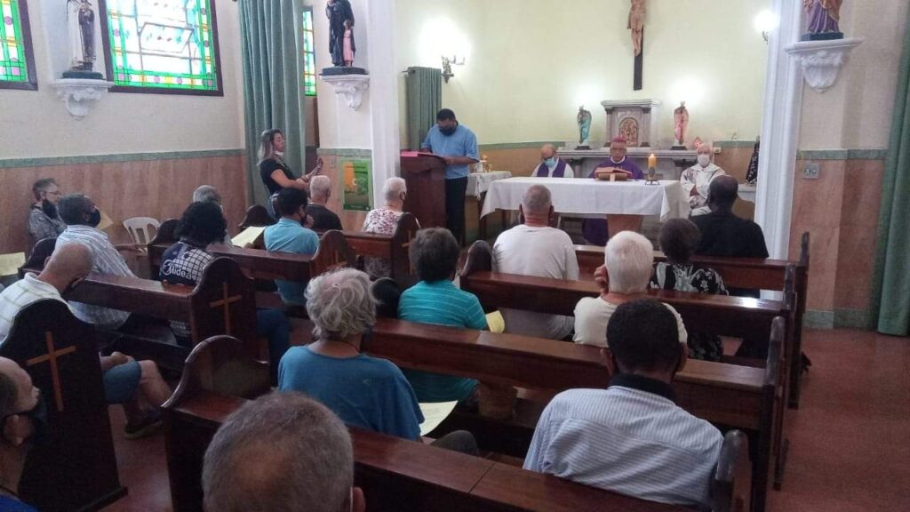 Dom Carlos Silva visita instituição no Centro para o atendimento à população em situação de rua - Jornal O São Paulo