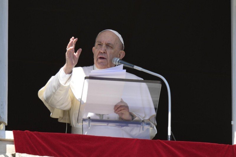 Com dores no joelho, Papa cancela viagem à África e missa de Corpus Christi - Jornal O São Paulo