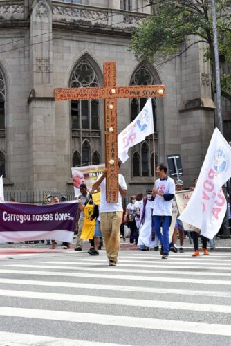 Via-Sacra do Povo da Rua: ‘Com Jesus, carregamos nossa cruz’ - Jornal O São Paulo