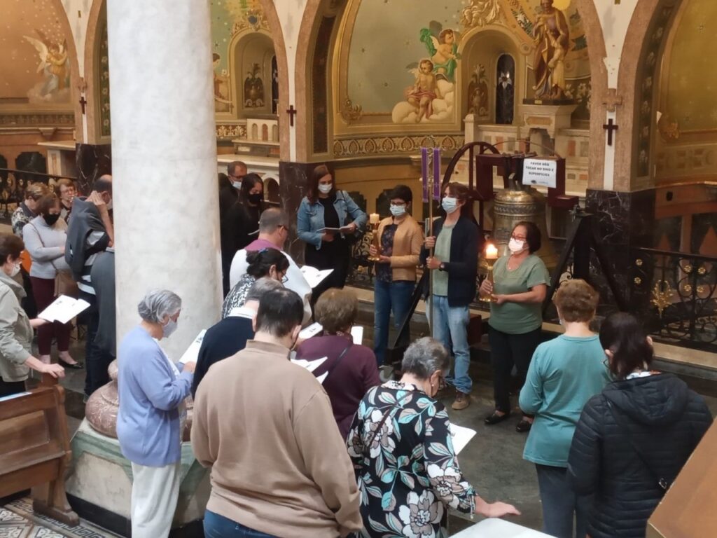 Católicos em São Paulo se alegram por celebrar a Semana Santa presencialmente