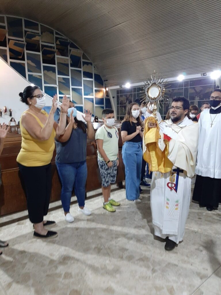 Católicos em São Paulo se alegram por celebrar a Semana Santa presencialmente