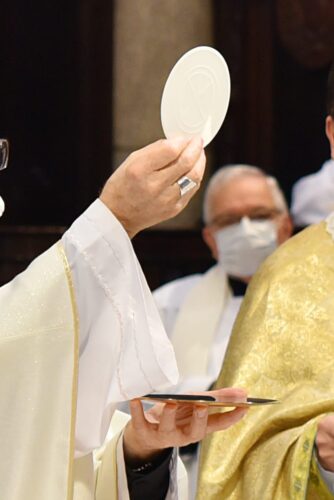 Cardeal Scherer: A Eucaristia é um bem da Igreja e deve ser celebrada com dignidade - Jornal O São Paulo