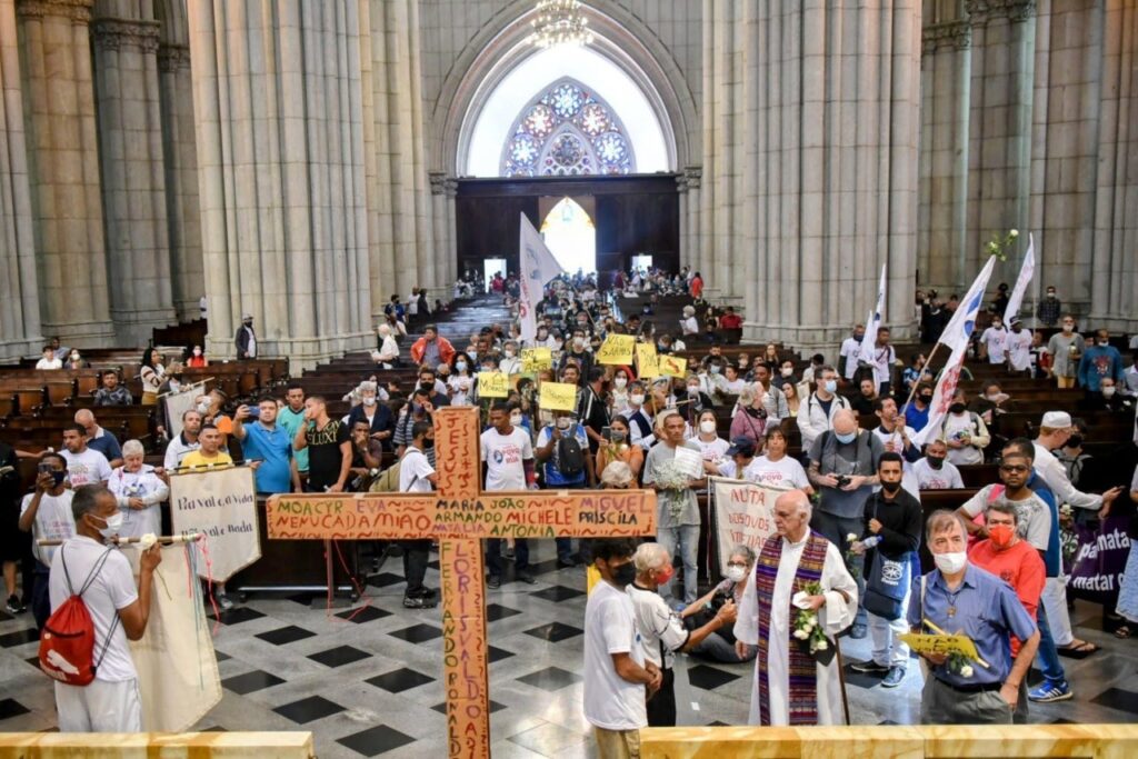 Via-Sacra do Povo da Rua: ‘Com Jesus, carregamos nossa cruz’ - Jornal O São Paulo