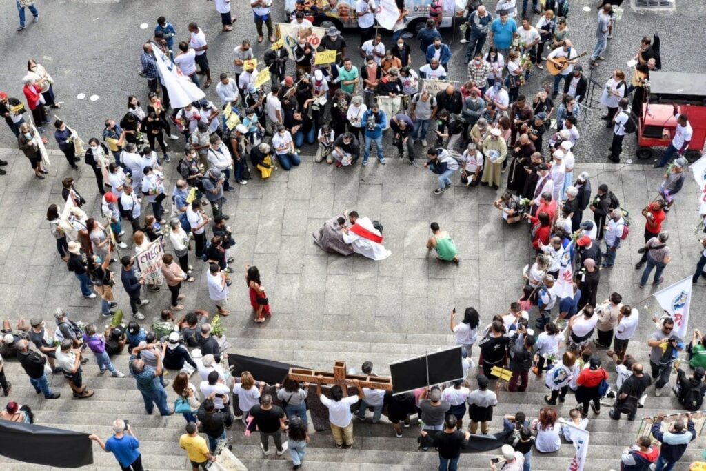 Via-Sacra do Povo da Rua: ‘Com Jesus, carregamos nossa cruz’ - Jornal O São Paulo