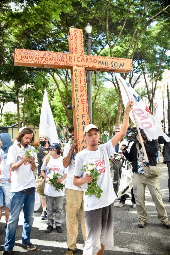 Via-Sacra do Povo da Rua: ‘Com Jesus, carregamos nossa cruz’ - Jornal O São Paulo