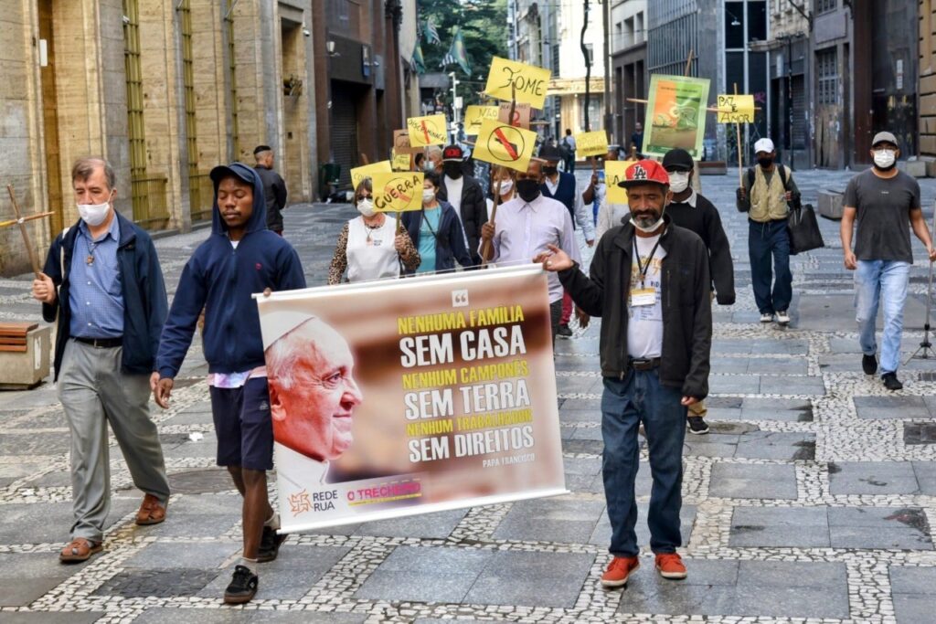 Via-Sacra do Povo da Rua: ‘Com Jesus, carregamos nossa cruz’ - Jornal O São Paulo