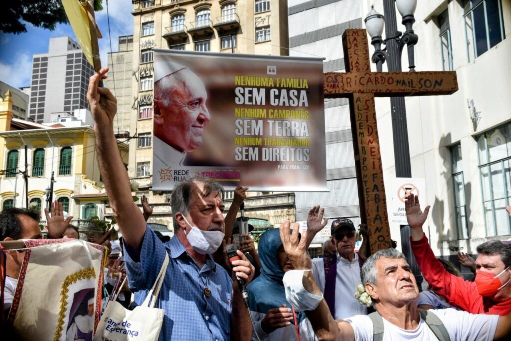 Via-Sacra do Povo da Rua: ‘Com Jesus, carregamos nossa cruz’ - Jornal O São Paulo