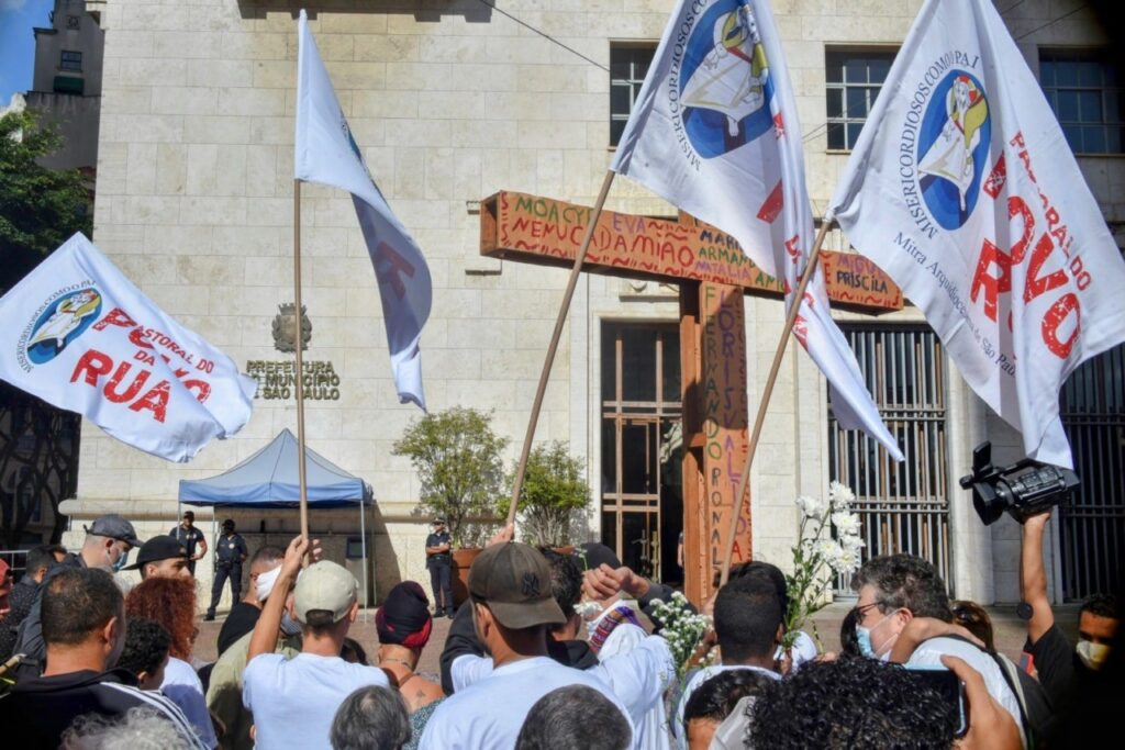 Via-Sacra do Povo da Rua: ‘Com Jesus, carregamos nossa cruz’ - Jornal O São Paulo