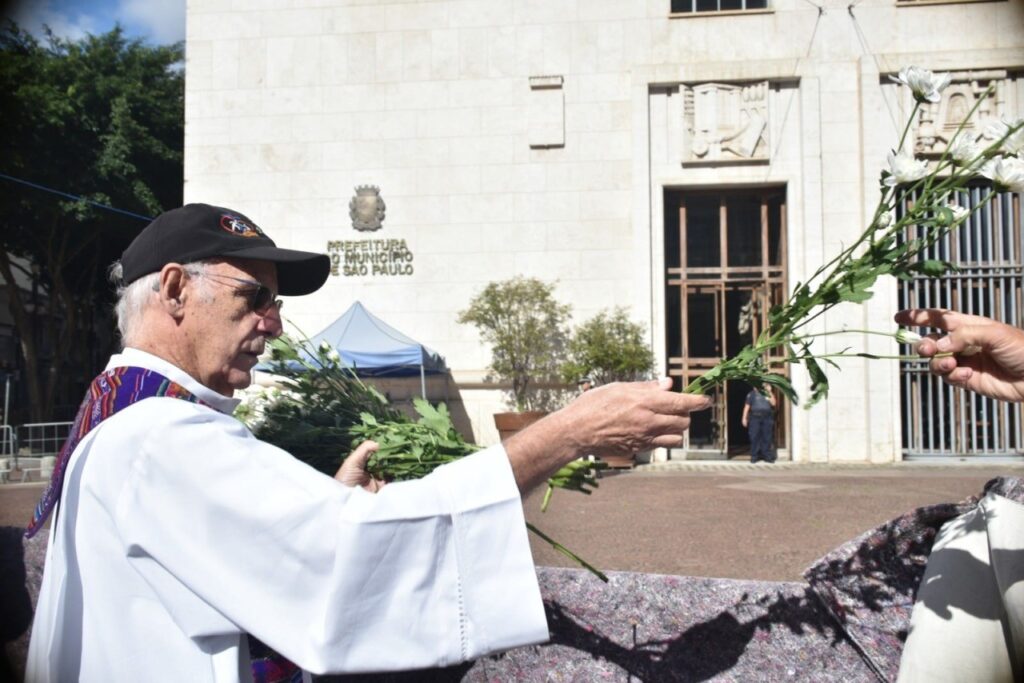 Via-Sacra do Povo da Rua: ‘Com Jesus, carregamos nossa cruz’ - Jornal O São Paulo