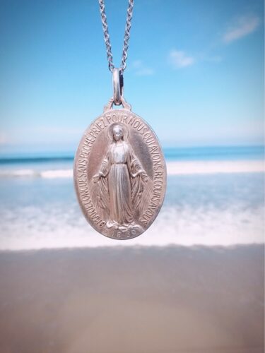 Instituição católica envia exemplares da medalha milagrosa para cidades ucranianas sob ataque - Jornal O São Paulo