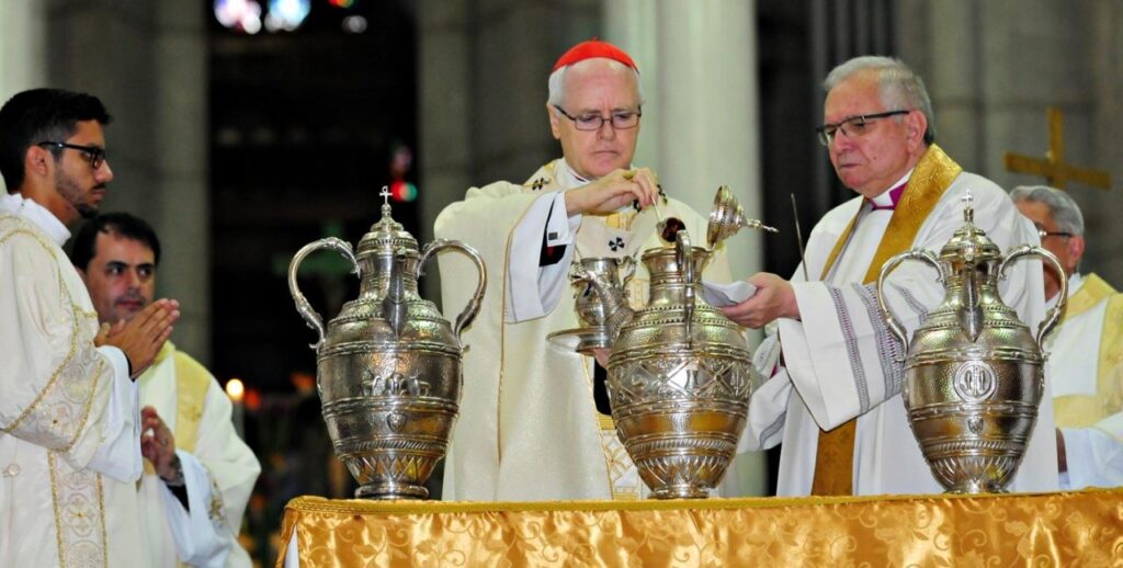 Os óleos abençoados na Missa do Crisma: saiba quais são e a composição deles - Jornal O São Paulo