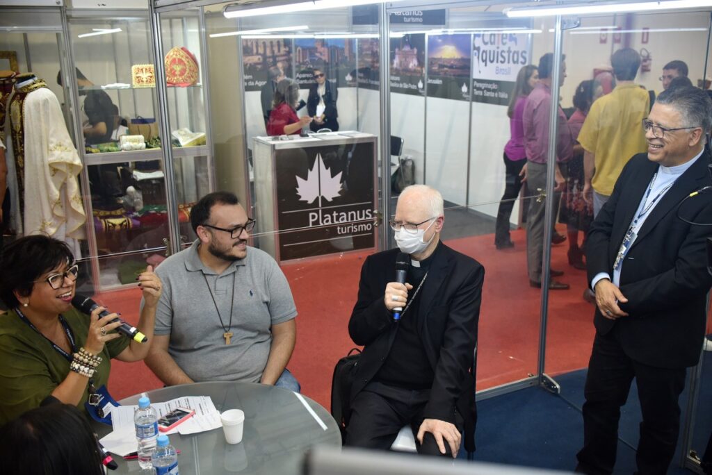 Cardeal Odilo Scherer visita a ExpoCatólica - Jornal O São Paulo