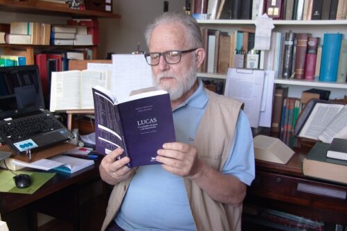 Padre Johan Konings: uma vida dedicada à tradução da versão oficial da Bíblia em português - Jornal O São Paulo