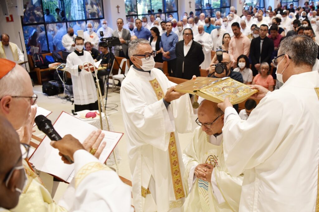 Monsenhor Rogério Augusto é ordenado Bispo pelo Cardeal Scherer - Jornal O São Paulo