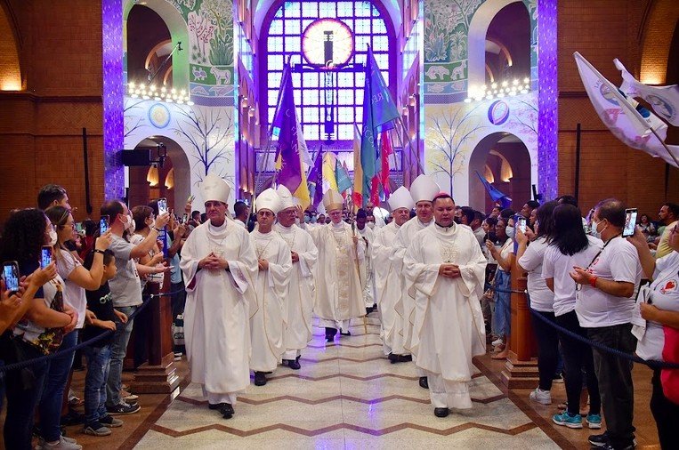 Em romaria, fiéis agradecem o dom da vida e pedem a intercessão da Mãe Aparecida pelo sínodo - Jornal O São Paulo